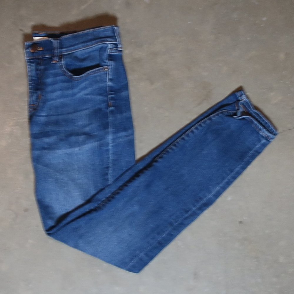 J Crew. Stretch. Women's 28x30. Denim Jeans. Medium Wash.
